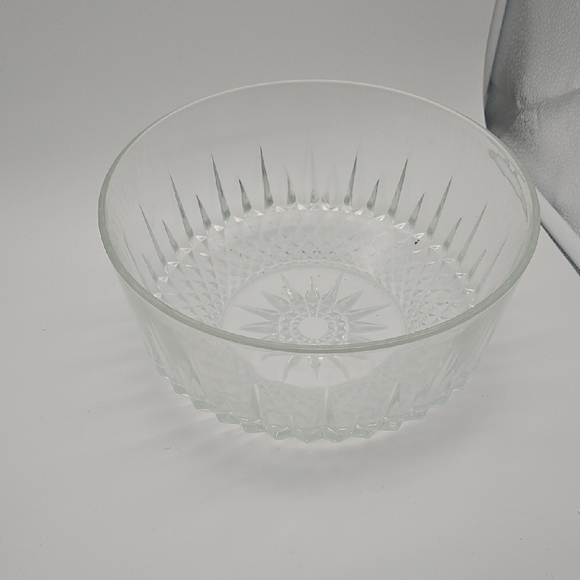 Arcoroc Other - Clear Glass Cut-Style Serving Bowl - Classic Clear Finish